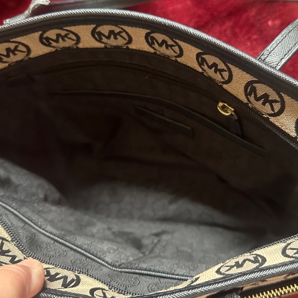 Michael Kors monogram shoulder bag - Picture 5 of 7